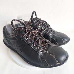 Born Hawkeye Black Pebbled Leather Womens Size 7 / 38‎ Low Top Comfort Sneakers